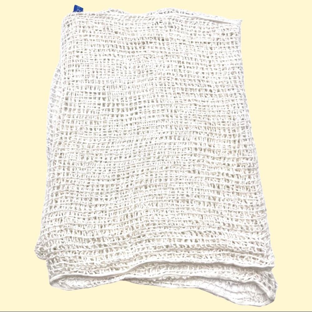 VERA WANG SIMPLY VERA infinity scarf or swim cover-up white net style